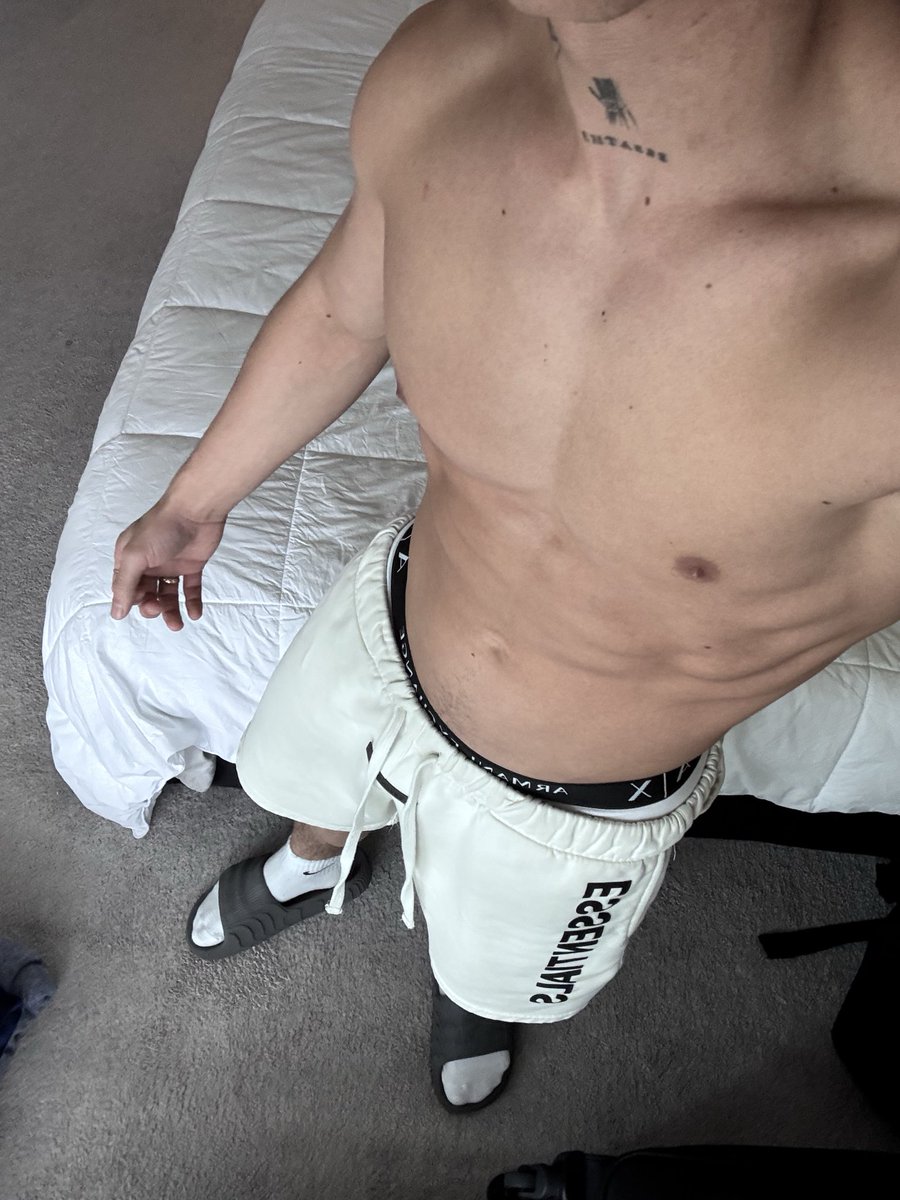 jonasmiller305's tweet photo. Just chilling at home in my flip-flops and socks… comfy but still sexy
#findom #cashmaker #socksguys https://t.co/V48lc1Np8N