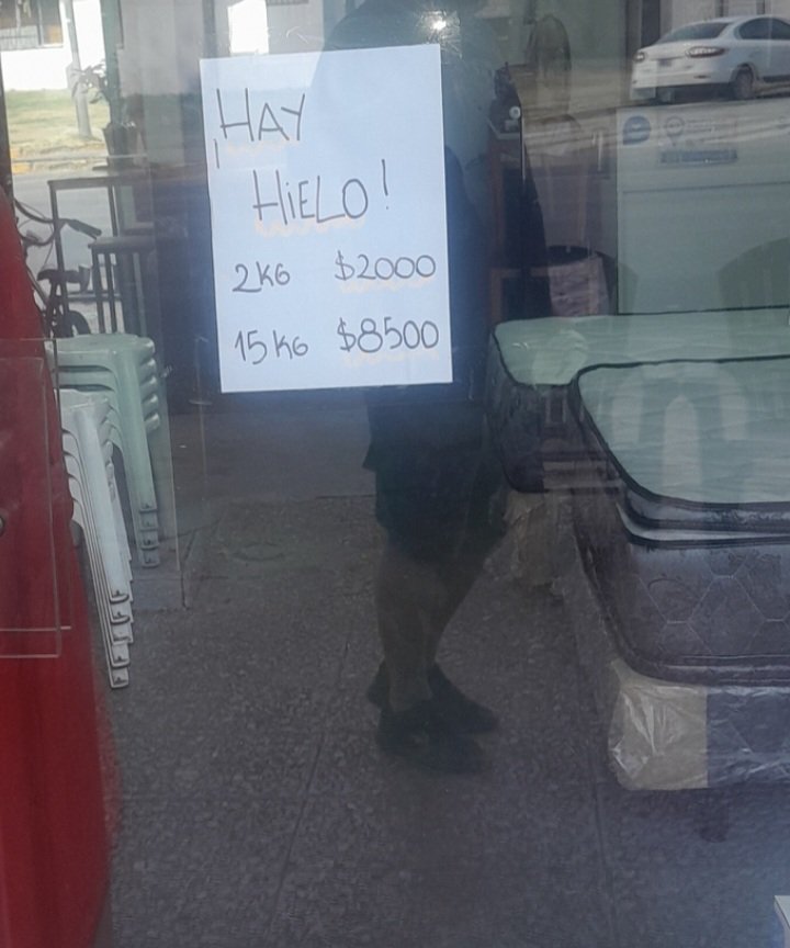dotirodrigo's tweet photo. @kibudi En mi barrio la muebleria vende hielo https://t.co/8UQwxe8LlR