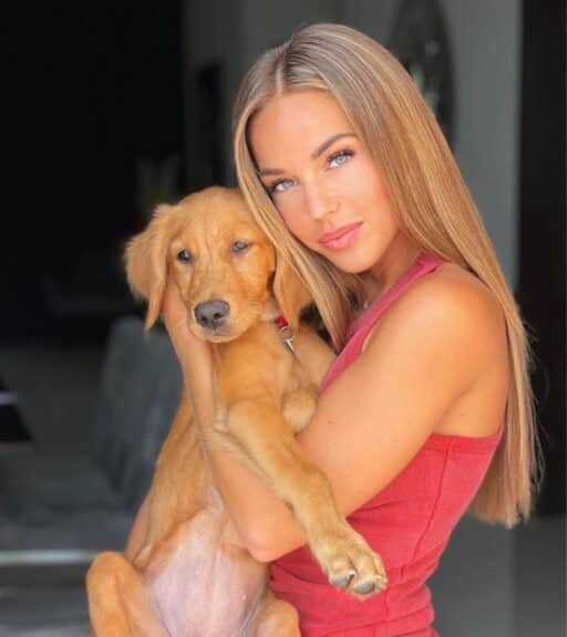 La influencer Maddy Burciaga abandonó a su perro cuando escapó de Dubai... Se fue a Islas Mauricio.

📰officielles.fr/tele-realite/m…