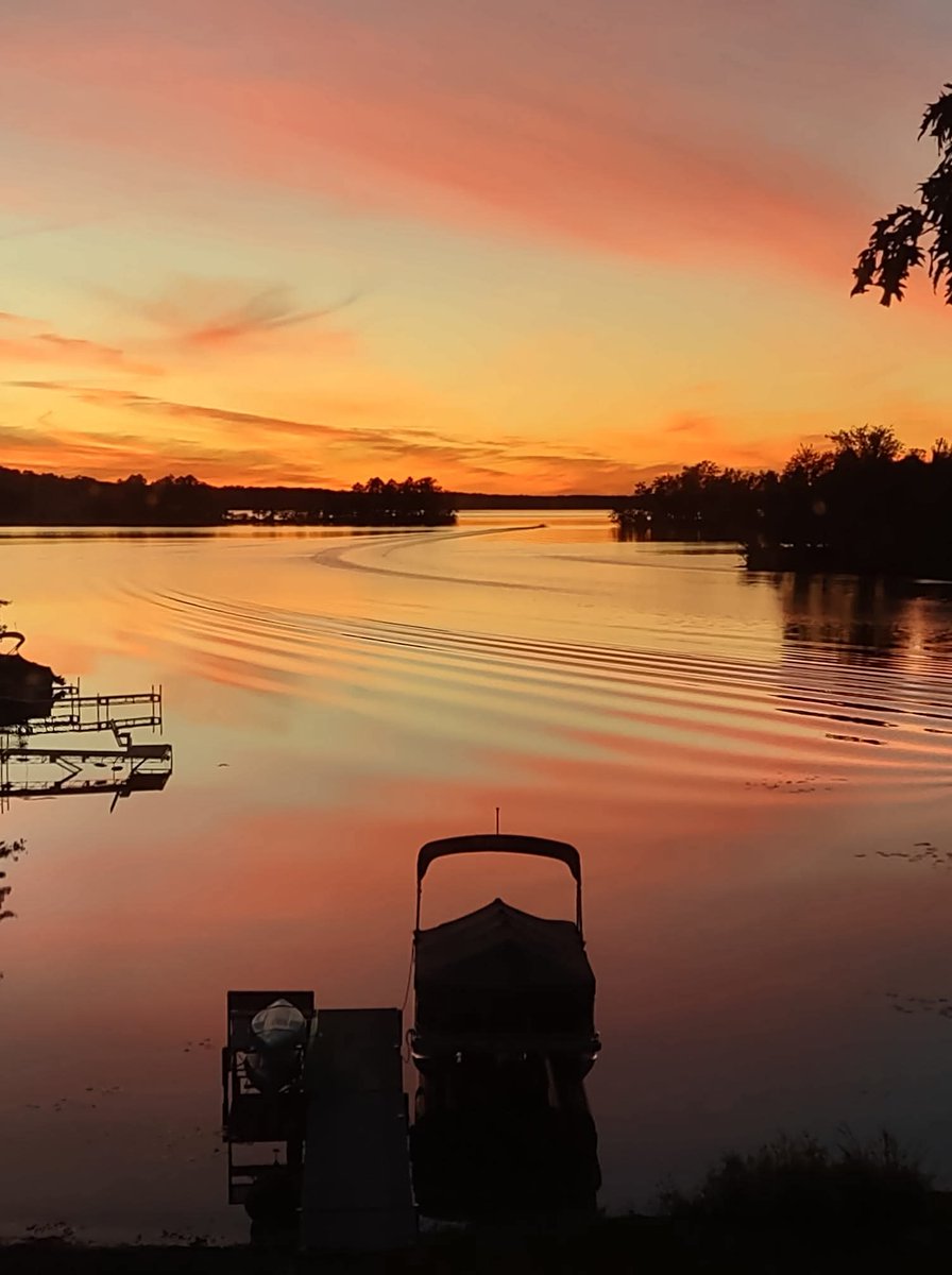 JimCourchene's tweet photo. Fishing fall trip to the Northwoods in Wisconsin is what I love. Tranquility. https://t.co/d2fnacWkAx