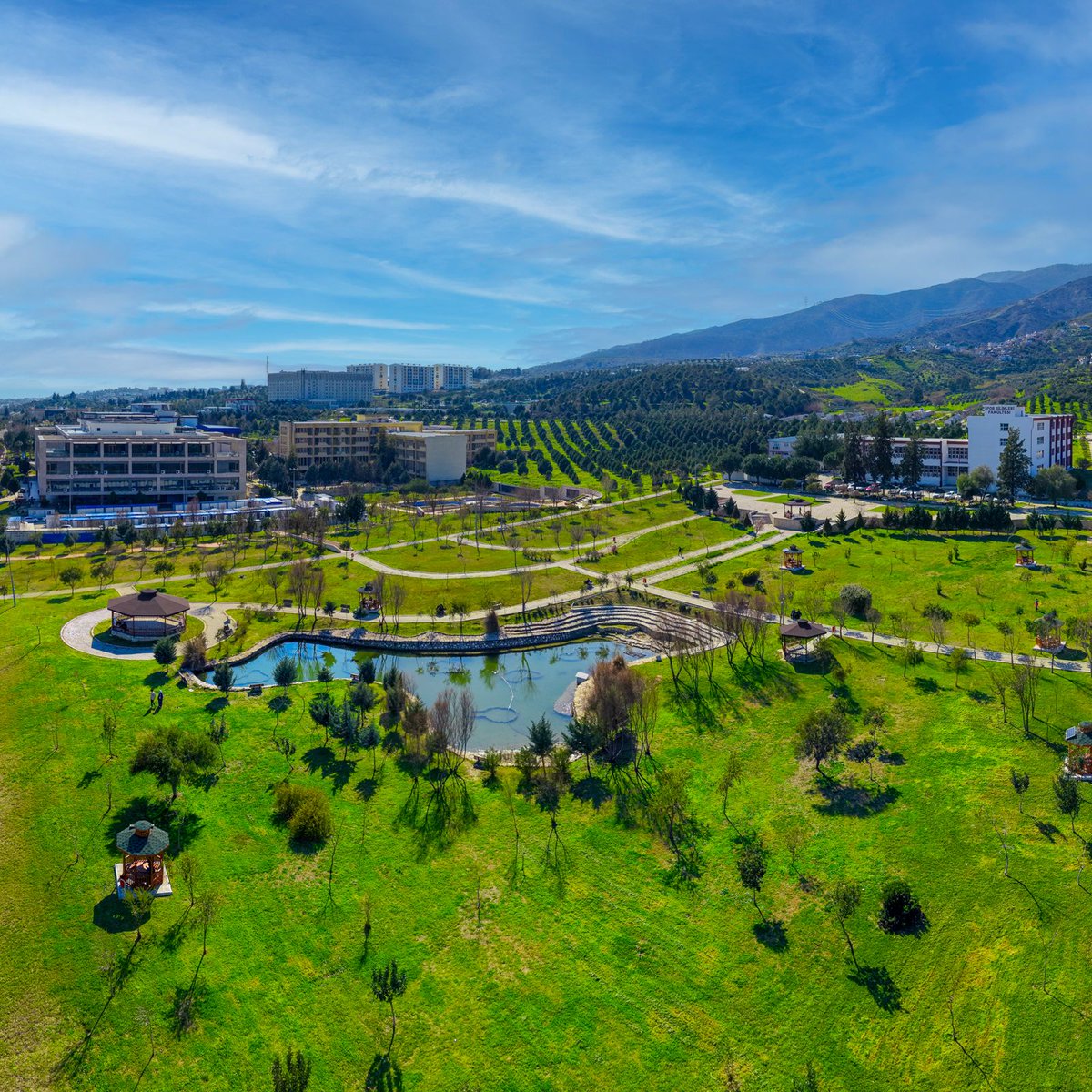 Kampüsümüz Baharlar Birlikte Yeşile Büründü