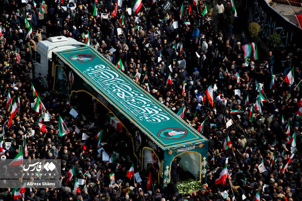 فرماندهان خیابان های  این روزها
به تشییع فرماندهان میدان نظامی آمده اند.
#تا_پای_جان_برای_ایران