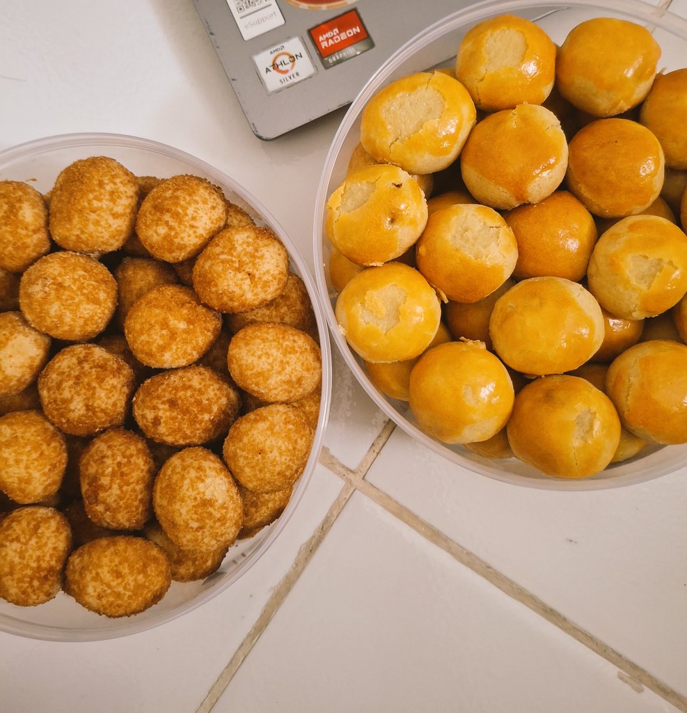 membeli kue lebaran (untuk ak sendiri) 💃