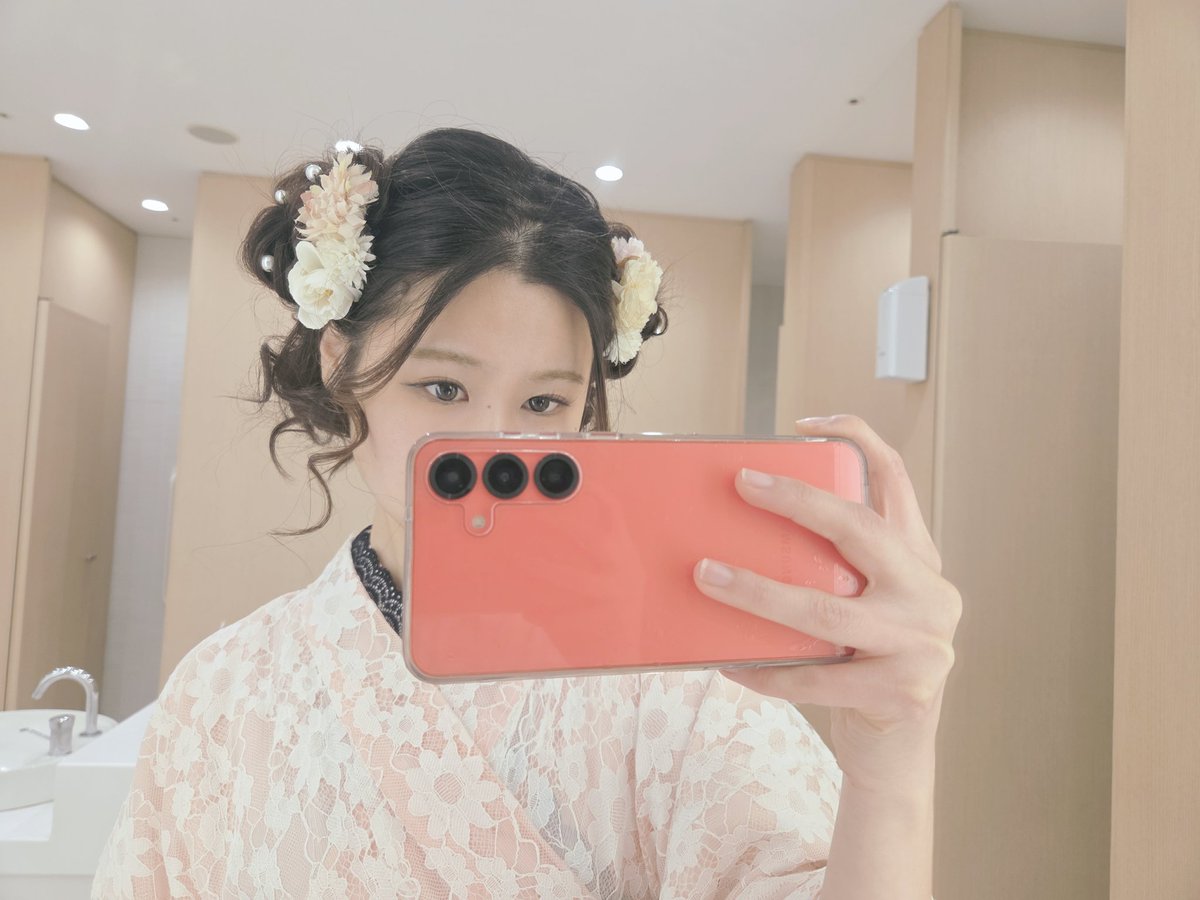 너무 즐겁고 푸르기 아꿉다
나도 머리 이렇게 예쁘게 만질수있었으면🥹🥹