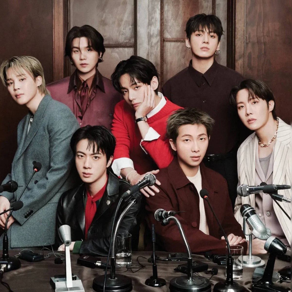 PopPlanet_'s tweet photo. BTS (@bts_bighit) holds the record for the most Billboard Hot 100 entries by a K-pop act, with 27 songs. https://t.co/WqJZkNUXRK