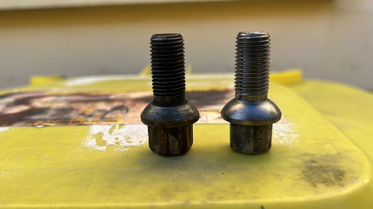 Flashyeldoggo tweet media