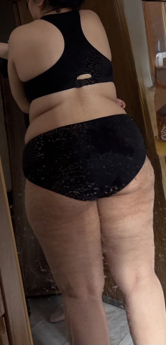 Niax20x's tweet photo. I weighted myself today and I'm 82 kg today 🎉
Do you think I can make it to my goal , it's been almost a year since I started the journey, it's slow progress and I'm losing my motivation 😔
P.S I changed the background cause why not 😂 #ed #edtwt #promotwt https://t.co/wZKW18z3DV
