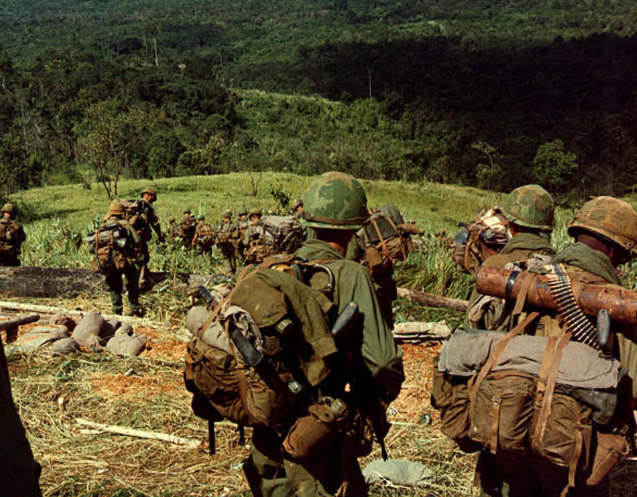 AEichorst47312's tweet photo. US soldiers descend Hill 742, five miles northwest of Dak To, Vietnam - 14-17 November 1967
#history #photography #military #knowledgeispower https://t.co/007jzCM68n