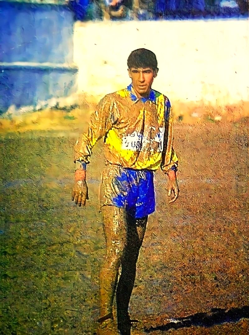 ErdemirHar83558's tweet photo. Bucaspor'un sembol oyuncularından Sait Karafırtınalar.
1969 İzmir doğumlu Sait Karafırtınalar, futbola Bucaspor'da başladı. 1989-1994 arasında beş sene forma giydiği Bucaspor'da 3. Lig şampiyonluğu yaşadı. Futbolu bıraktıktan sonra da Bucaspor'da antrenörlük yaptı. https://t.co/TocBAKbjHt