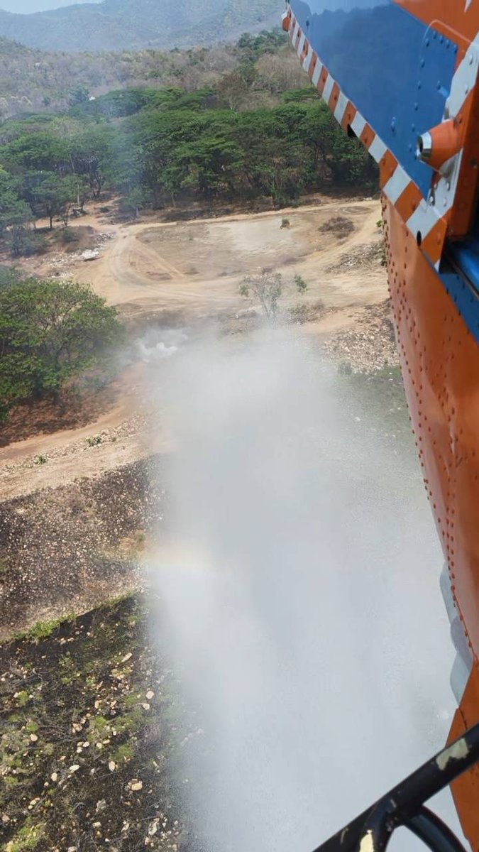 DDPMNews's tweet photo. 🚁 ฮ.ปภ. 32 ขึ้นบินทิ้งน้ำ 60,000 ลิตร ดับไฟป่าเขื่อนแม่กวง จ.เชียงใหม่-ลำพูน และเขานกยูง จ.นครราชสีมา
https://t.co/EoUZHyIE75ปภ #ข่าว #KA32 #ลำพูน #ไฟป่าลำพูน #ไฟป่าเชียงใหม่ #PM25 #SaveLampun #ไฟป่าโคราช #ปากช่อง #SaveChaingmai #ภารกิจเหนือฟ้า #ปักเป้าสีส้ม https://t.co/LX4abhmKeL