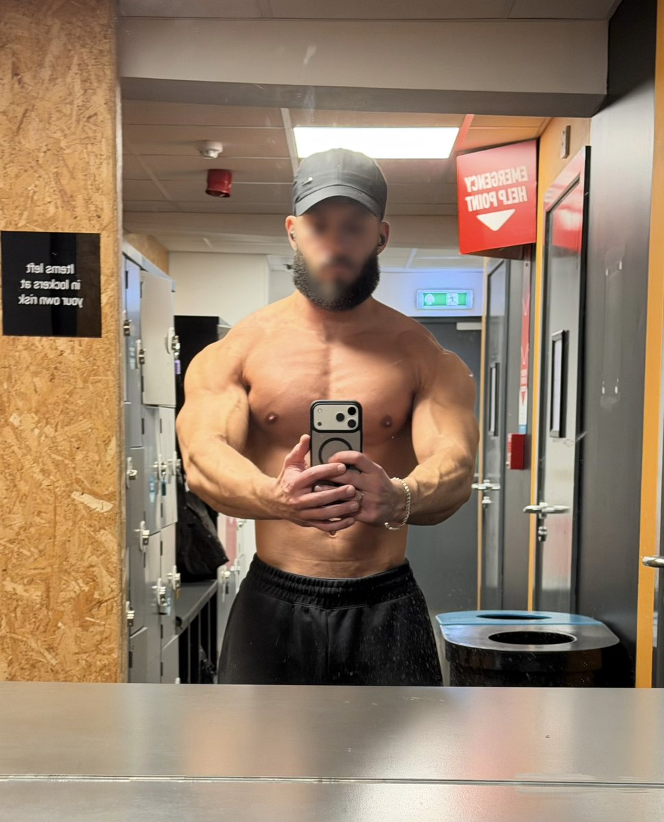 King Leonidas tweet media