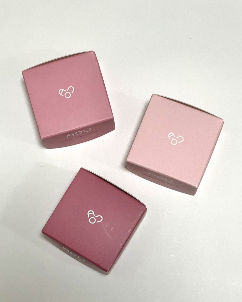 mosozmz's tweet photo. #제품협찬 @aoucosmetics 

에이오유의 시그니처 글로이 틴트밤✨
끈적임 없는 쫀쫀한 제형과 유리알 광택이 특징인 제품이에요

타래로 발색 보여드릴게요〰️ https://t.co/mMUAepEzcB