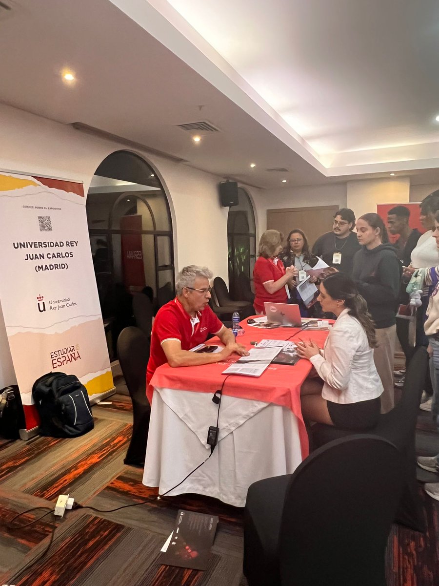 sepiegob's tweet photo. Ha tenido lugar en Medellín la primera parada de las tres sedes de la feria de educación en Colombia en las que está presente el SEPIE 🇨🇴. 

La jornada ha contado con gran afluencia de público y ha reunido también a nueve universidades españolas 🔝. https://t.co/TULnEMCCWf