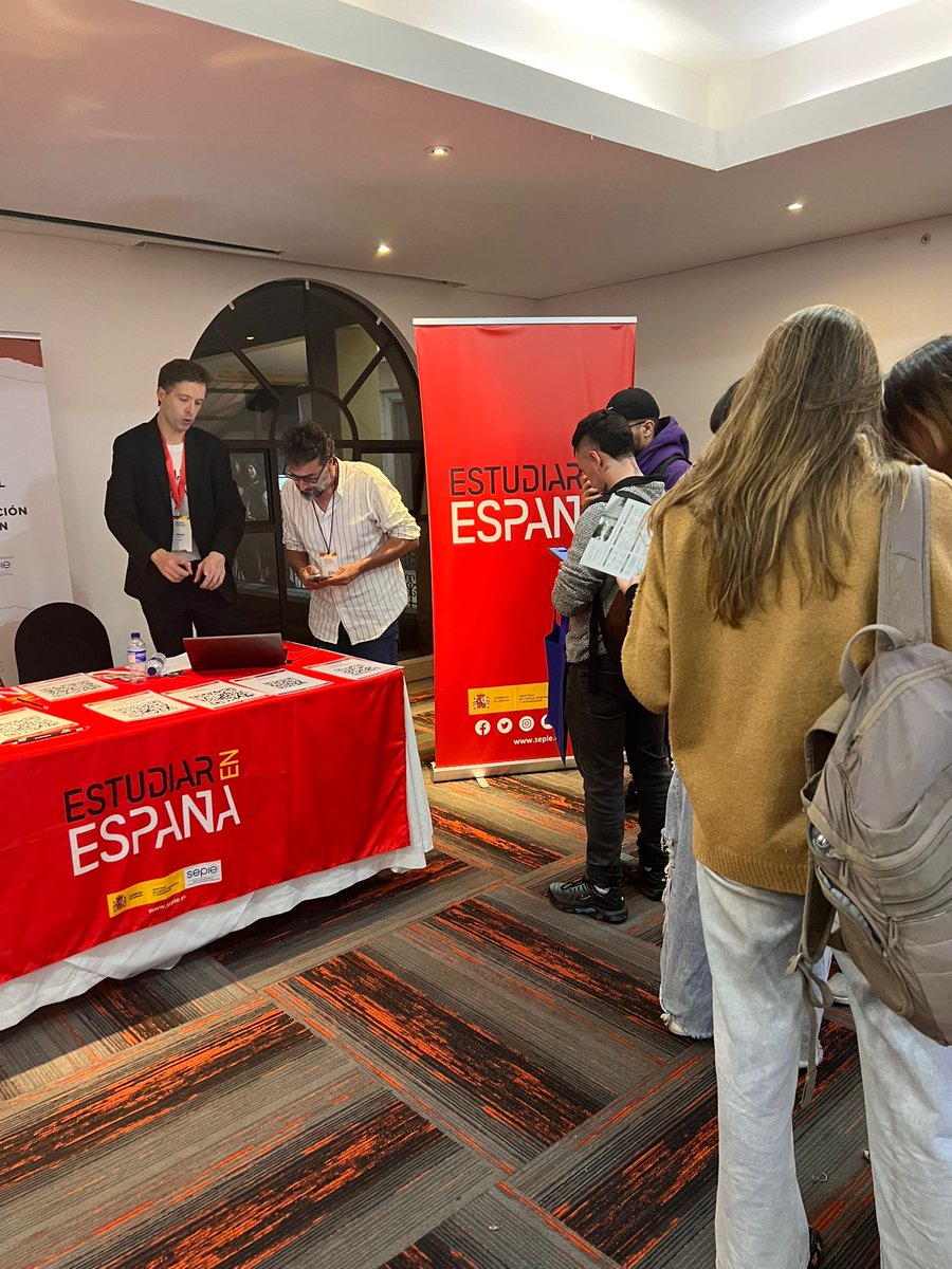 sepiegob's tweet photo. Ha tenido lugar en Medellín la primera parada de las tres sedes de la feria de educación en Colombia en las que está presente el SEPIE 🇨🇴. 

La jornada ha contado con gran afluencia de público y ha reunido también a nueve universidades españolas 🔝. https://t.co/TULnEMCCWf