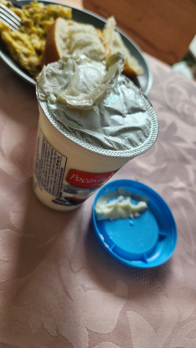 HenryAkashi's tweet photo. Como assim você compra um requeijão e ele já vem estragado?
Dentro da validade, mantido refrigerado... 

@groupe_lactalis @ChefLactalis @lactalis_es https://t.co/K2V5LxKwJw
