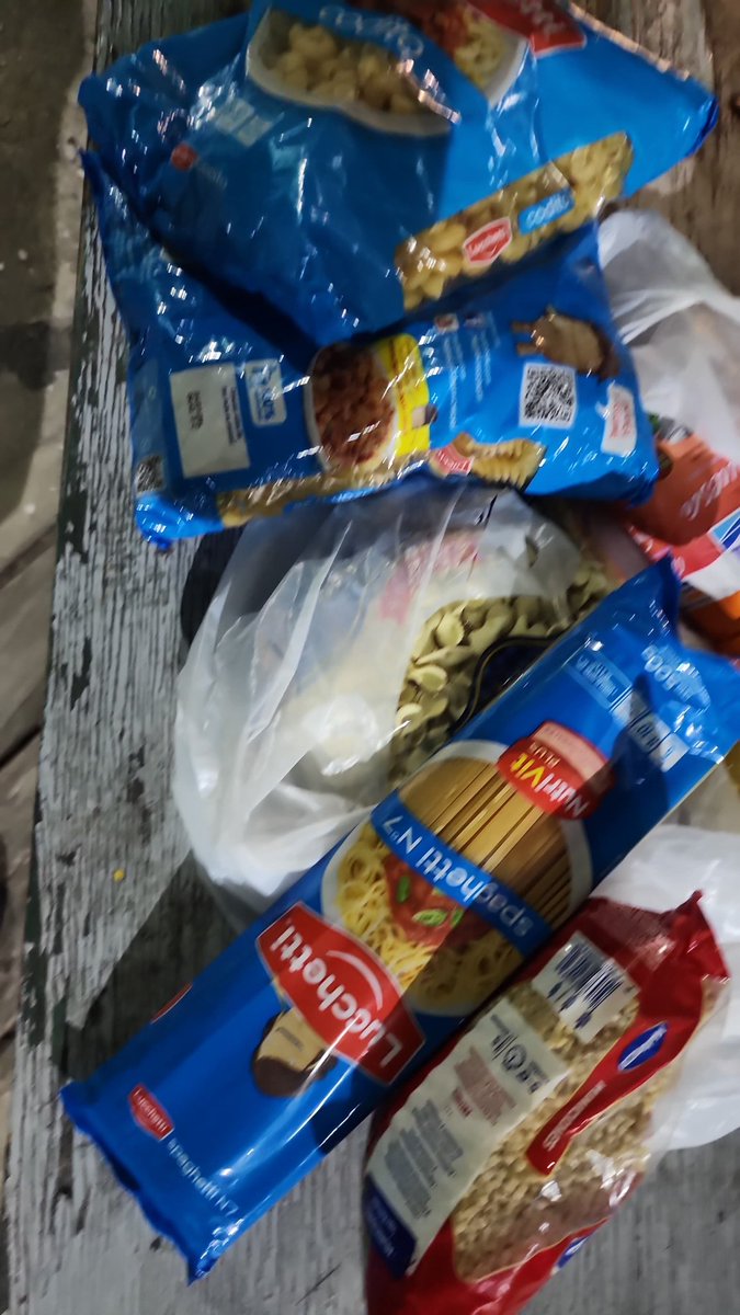 🏀 Durante la noche de ayer estuvimos presentes en el partido de <a href="/ferrobasquetok/">Ferro Carril Oeste Basquet</a> vs Racing de Chivilcoy recibiendo donaciones de alimentos para nuestras ollas solidarias. 

🫂 Les queremos agradecer a todos los y las verdolagas por su ayuda permanente en estas acciones! 💚