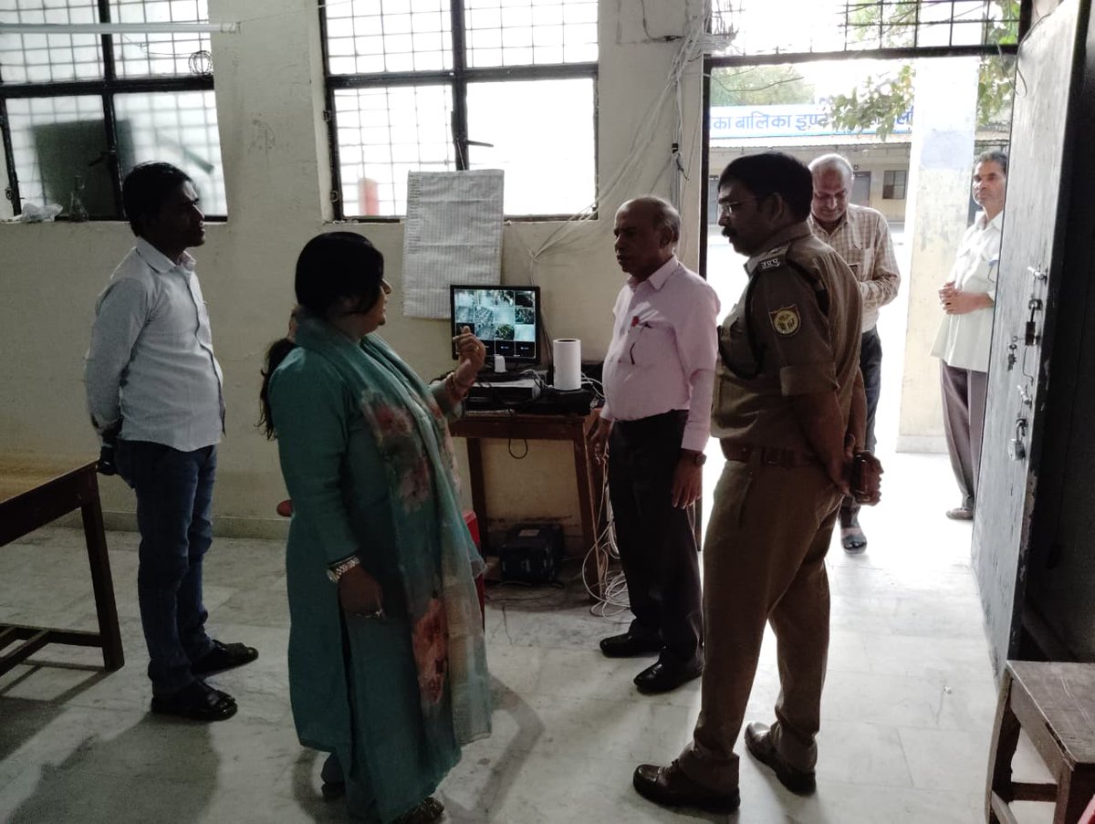 lalitpurpolice's tweet photo. #SPLalitpur @IPSMdMustaque के निर्देशन में #AddlSPLTP
द्वारा #UPPOLICE की प्रस्तावित उ0नि0ना0पु0 परीक्षा - 2025 के दृष्टिगत परीक्षा- केंद्रों का भौतिक निरीक्षण किया गया तथा परीक्षा को सकुशल एवं सुचितापूर्ण संपन्न कराए जाने हेतु सम्बन्धित को आवश्यक दिशा-निर्देश दिए । https://t.co/KBLB56Q3bM