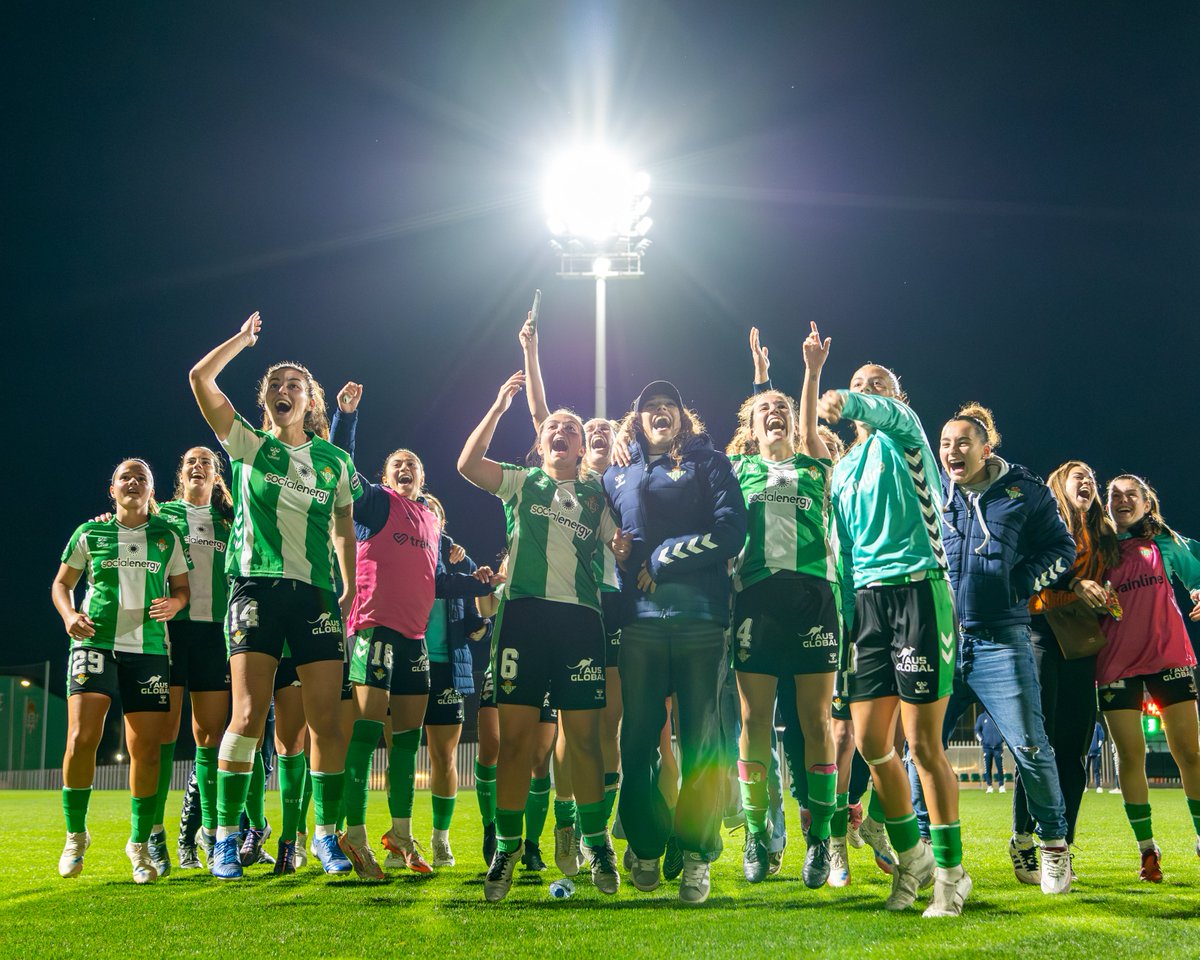 Quedan 7 finales y 4 se juegan en casa 🏡💚

Necesitamos vuestro aliento para convertir la Ciudad Deportiva Rafael Gordillo en un fortín y luchar juntos por cada victoria 💪🏼

¡Os esperamos este sábado a las 17:00 horas en el #RealBetisCacereño! 🔜⚽️

#BetisFéminas