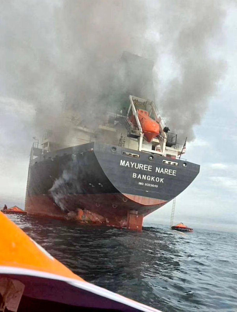 AlertaMundoNews's tweet photo. 🇮🇷🇹🇭 | Irán atacó un barco tailandés que intentaba pasar por el estrecho de Ormuz. https://t.co/3X8IPwVy5t