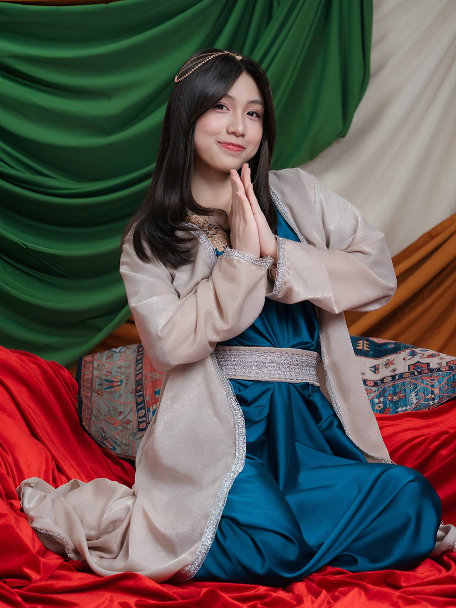 Michie, Radiant Hues <a href="/Michie_JKT48/">michelle alexandra</a>