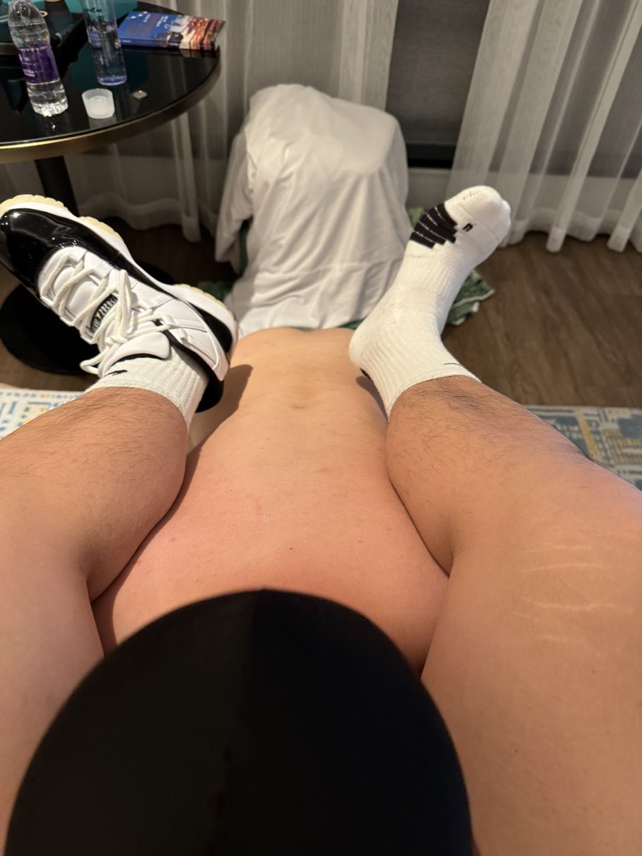 txl1111's tweet photo. 你也想被这样踩着吗？ https://t.co/bkjbU0Xm0Z