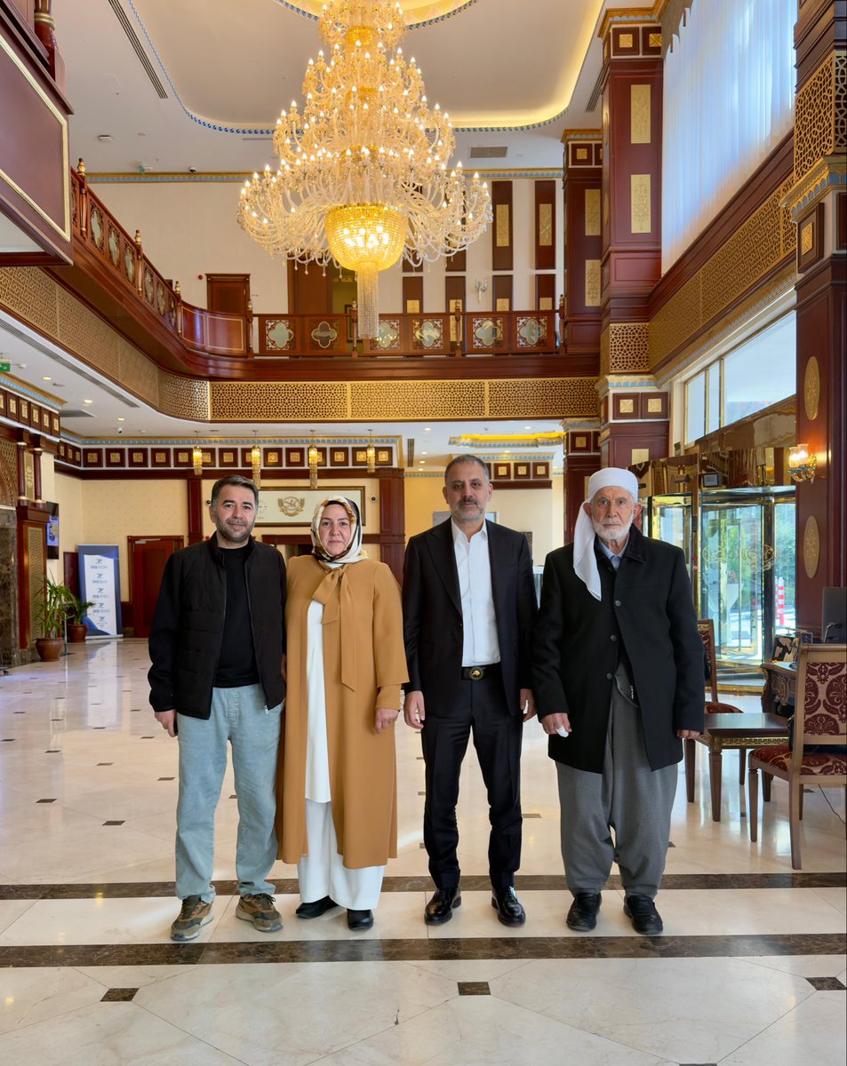 tggv_org's tweet photo. 📍 Ziyaret | Ziver Meyra Palace - Ankara  

🔹 Genel Başkanımız @23emresahin’in selamlarıyla; Yönetim Kurulu Başkan Yardımcımız Fatma Şahin, Genel Müdürümüz İbrahim Halil Şahin ve kıymetli büyüğümüz Hacı Şahin Beyefendi ile birlikte @ZiverHolding ve @ZiverVakfi Genel Başkanı Sayın @veyseldemirci06 beyefendiyi makamında ziyaret ettik.  

🔹 Elazığ’ımızın saygın iş insanlarından Sayın @veyseldemirci06 beyefendinin nazik ev sahipliğinde gerçekleşen görüşmede; Elazığ ve Palu’nun kültürel, sosyal ve tarihi değerleri üzerine değerlendirmelerde bulunarak verimli bir sohbet gerçekleştirdik.  

Nazik ev sahipliği, samimiyeti, misafirperverliği ve vakfımızın çalışmalarına göstermiş olduğu maddi ve manevi destekleri için kendilerine teşekkür ediyor; ülkemizin gelişimi ve gençlerimizin geleceği adına yürüttüğümüz çalışmaların birlik ve dayanışma içerisinde artarak devam edeceğine olan inancımızı özellikle ifade ediyoruz.  

@tcbestepe  
@TCKulturTurizm  
@tggv_org  
@VakiflarGM  
@Ankara_Vakiflar  
@elazig_valiligi  
@PaluKaymakamlik  

#Türkiye #ZiverHolding #ZiverVakfı #TGGV #Türkiyegelişimvegençlikvakfı #EmreŞahin #VeyselDemirci #Elazığ #Palu #Ankara #MeyraPalace #STK #SivilToplum