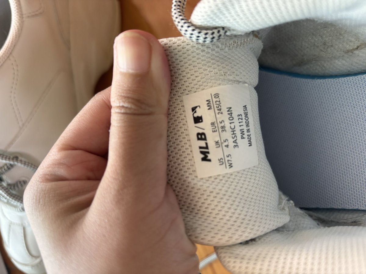 fashjgg's tweet photo. MLB newyork yankees ของเเท้ 550 รวมส่ง
Size 38.5 ไม่มีกล่องค่ะ ยังสภาพดีอยู่ค่ะ
#ส่งต่อ #ส่งต่อรองเท้า #ส่งต่อรองเท้ามือสอง #ส่งต่อรองเท้ามือสองของเเท้ #ส่งต่อmlb #ส่งต่อเสื้อผ้า https://t.co/zbCf3H39TQ