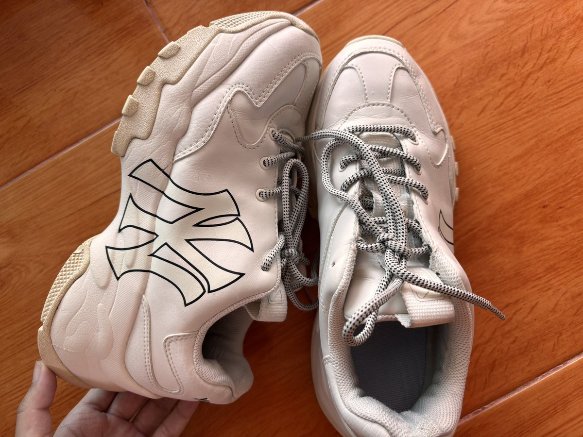 fashjgg's tweet photo. MLB newyork yankees ของเเท้ 550 รวมส่ง
Size 38.5 ไม่มีกล่องค่ะ ยังสภาพดีอยู่ค่ะ
#ส่งต่อ #ส่งต่อรองเท้า #ส่งต่อรองเท้ามือสอง #ส่งต่อรองเท้ามือสองของเเท้ #ส่งต่อmlb #ส่งต่อเสื้อผ้า https://t.co/zbCf3H39TQ