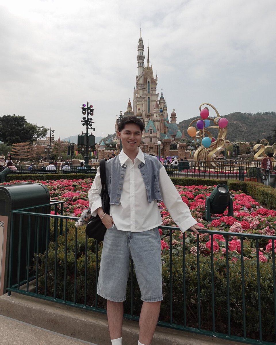 piacarlogab's tweet photo. Birthday celebrated early in a place my 7-year-old self only imagined! ✨

Hey 26, let's achieve even greater things this year! 💗 https://t.co/BUKxKI2a2C