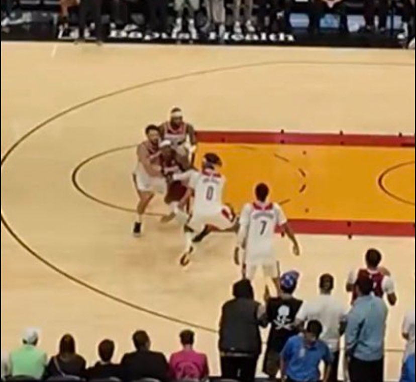 AsgJayy's tweet photo. Bam shot 40 free throws his 83 not valid,meanwhile this how cuh was guarded when he got 70 https://t.co/N1uzj9YF7N