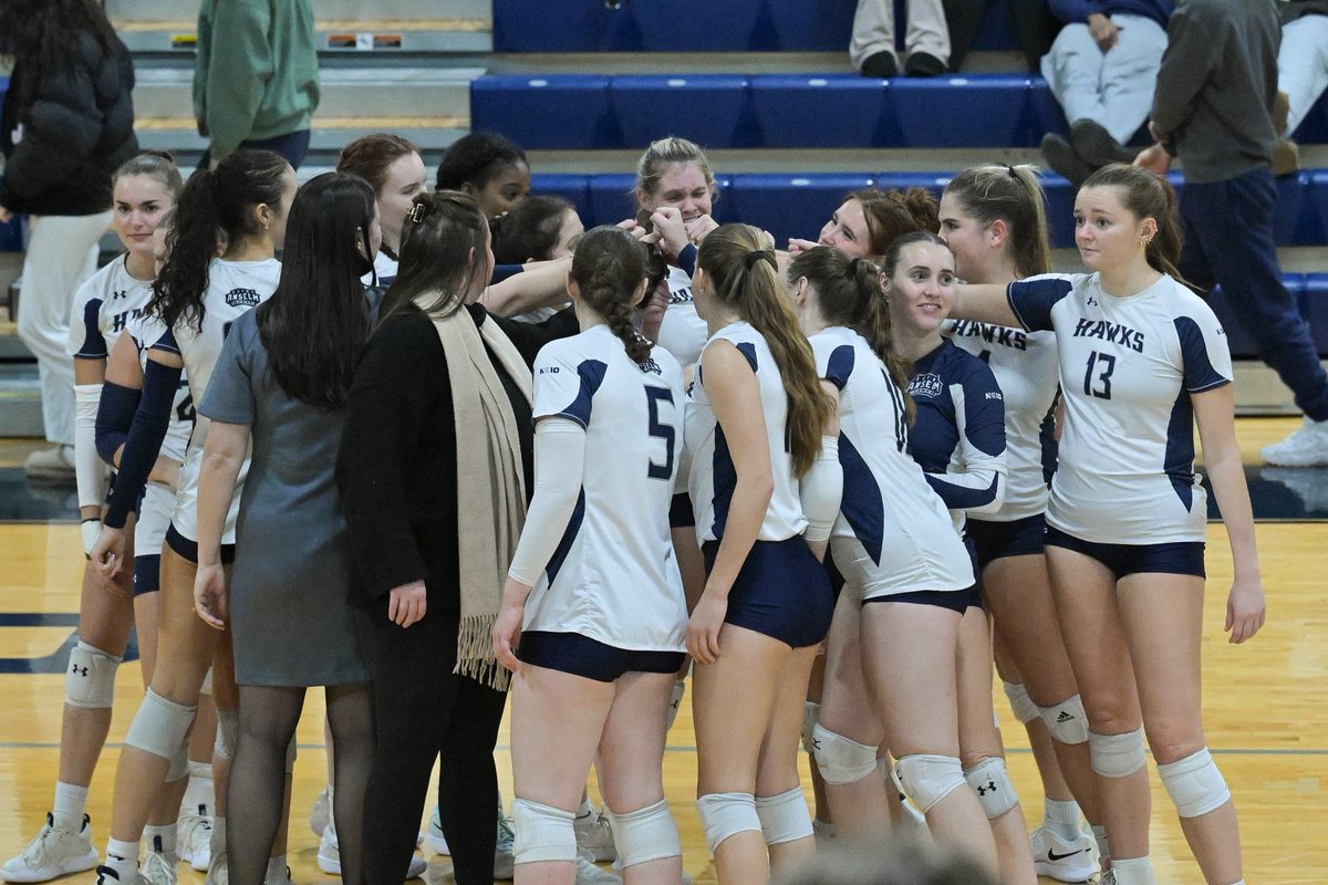 STAHawksVB's tweet photo. ONE DAY LEFT☝️

The #HawksSoarHigher Challenge ends at midnight and every donation goes a long way toward helping our program travel, buy equipment, and everything in between!

Donations can be made at: 
https://t.co/gNeIVhL1to

#HawksSoarHigher https://t.co/UR1NLbVOs4