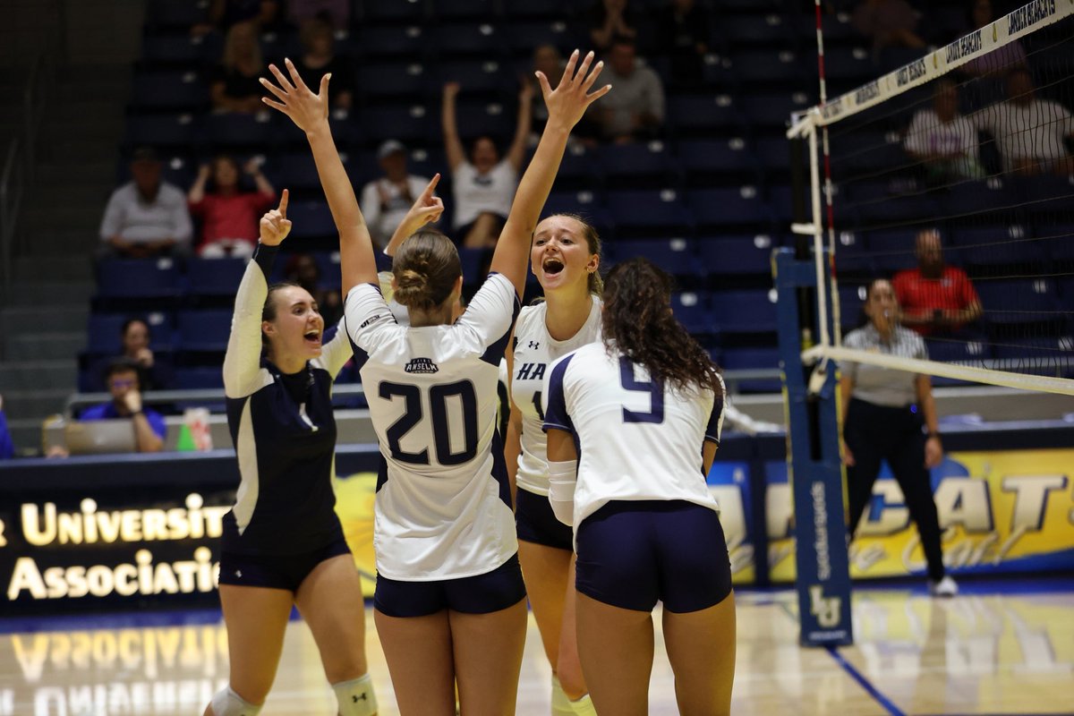 STAHawksVB's tweet photo. ONE DAY LEFT☝️

The #HawksSoarHigher Challenge ends at midnight and every donation goes a long way toward helping our program travel, buy equipment, and everything in between!

Donations can be made at: 
https://t.co/gNeIVhL1to

#HawksSoarHigher https://t.co/UR1NLbVOs4
