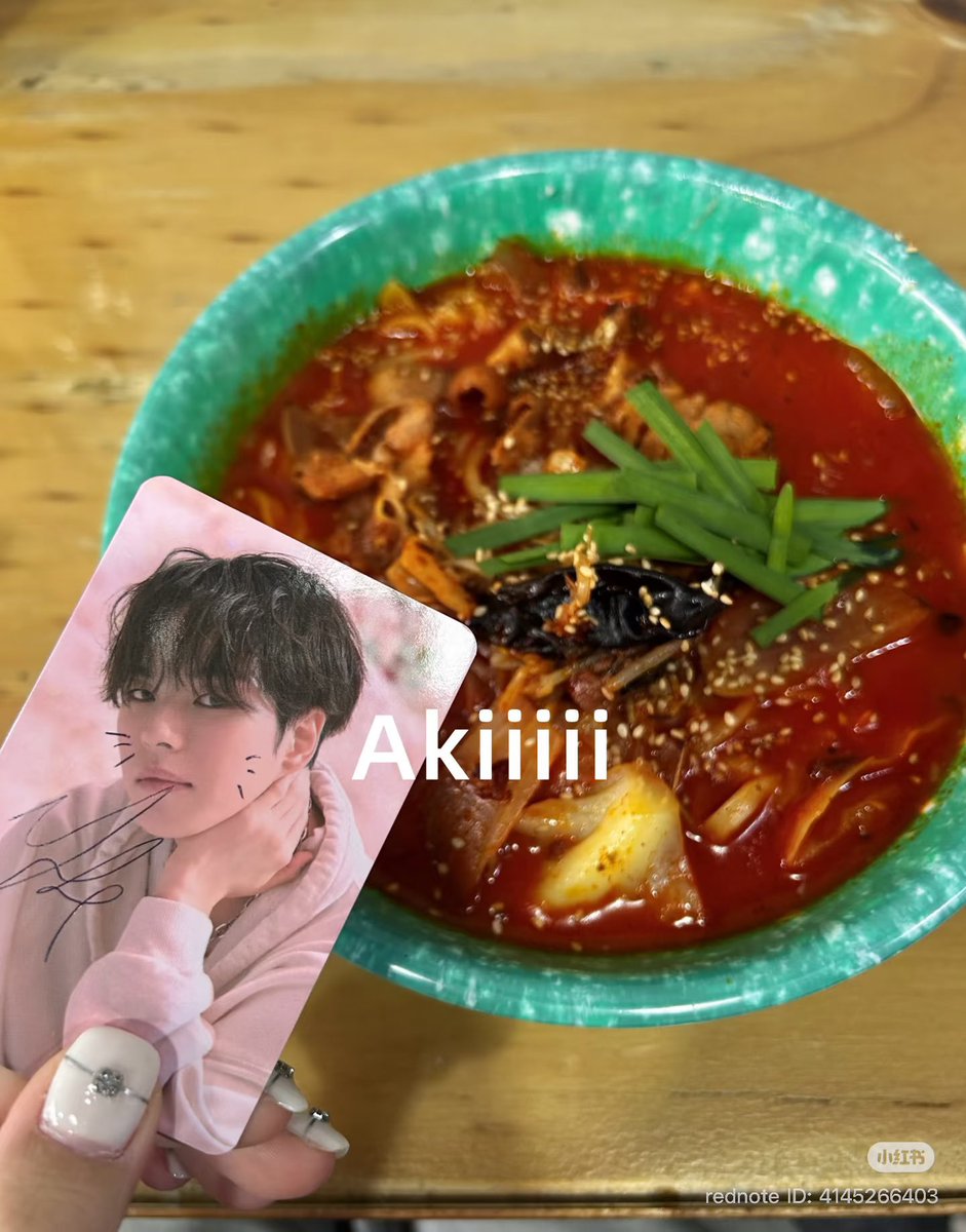 yoonjaemybae's tweet photo. Lucky fans met Jaehyuk at restaurant and jaehyuk signed a pc and paid the bill for her!

Soooo lucky 😭 https://t.co/c9MMcxDmtf