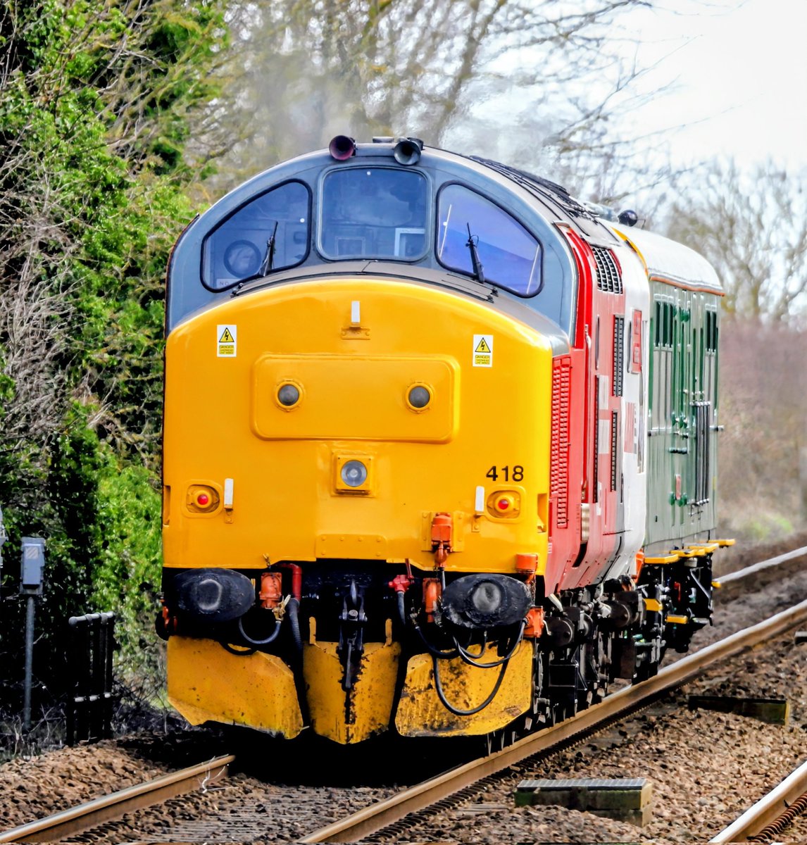 SignallerJack's tweet photo. Passing Healing heading towards Cleethorpes, 37418 propelling 975025 "Caroline" working 2Z27 York to York Officers Special. And seen a short while later leaving Cleethorpes heading back towards York. 11/3/26. https://t.co/BXYsnktwh2