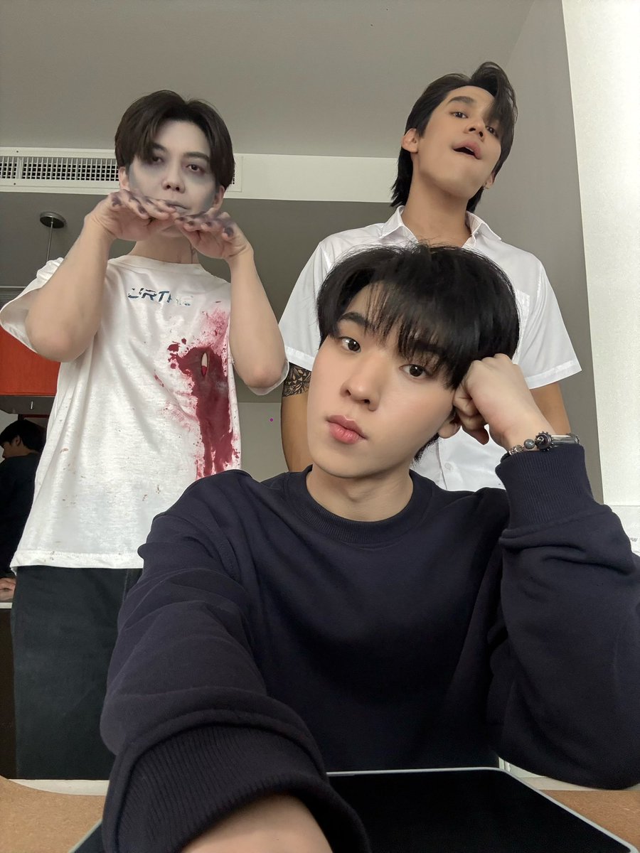 ใครน่าปวดหัวกว่ากันนะ🤔
#FoureverYou2EP10
The Sun From Another Star EP2