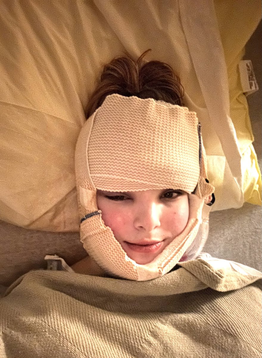 Aspen goes birding⛸️ tweet media