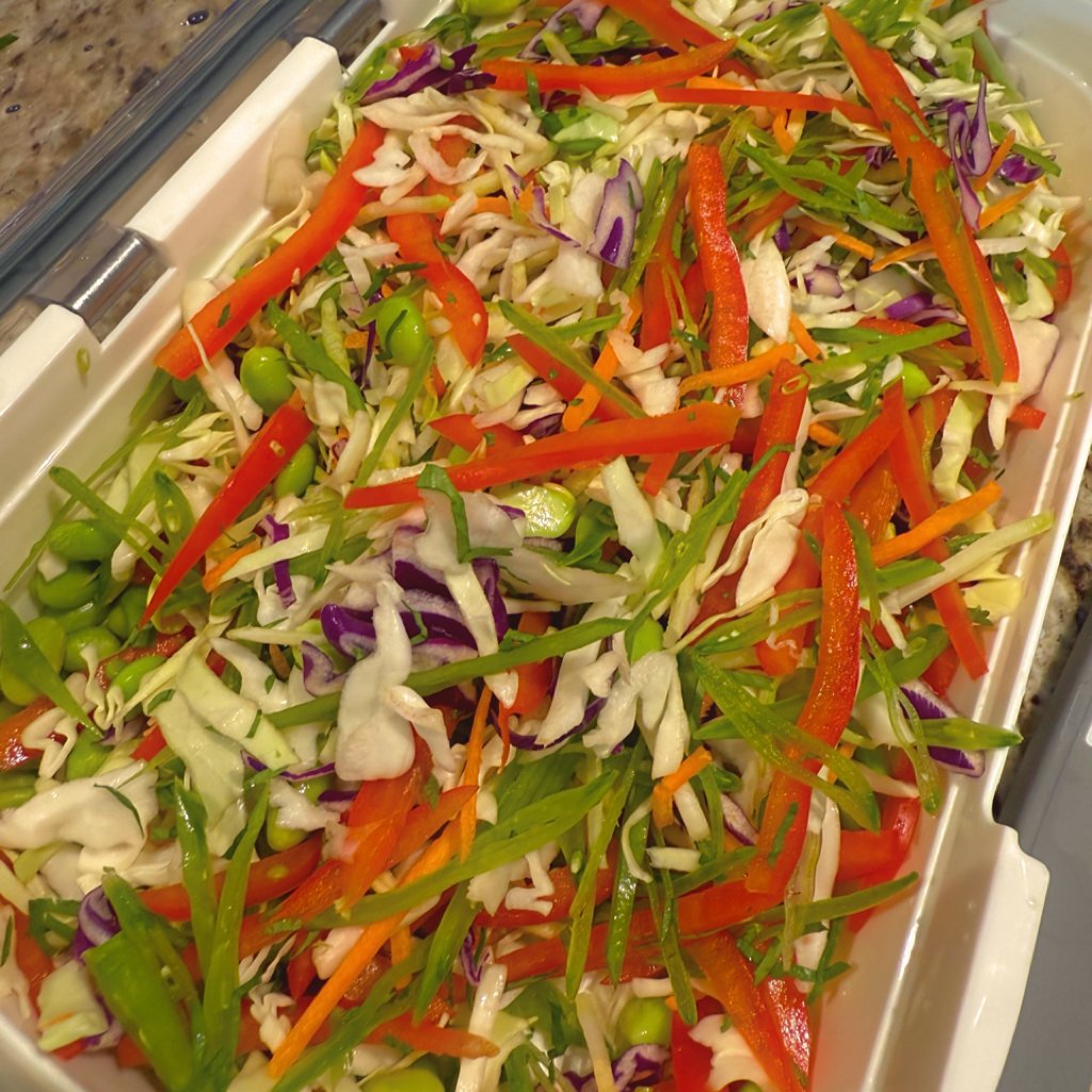 What’s your go-to light meal? 🥗 Are you team fresh and crunchy like this crisp, tangy Asian cabbage salad, or do you lean toward something warm and savory? Vote below👇#lightmeals #springeating #personalchef #mealprepservice #friendthatcooks