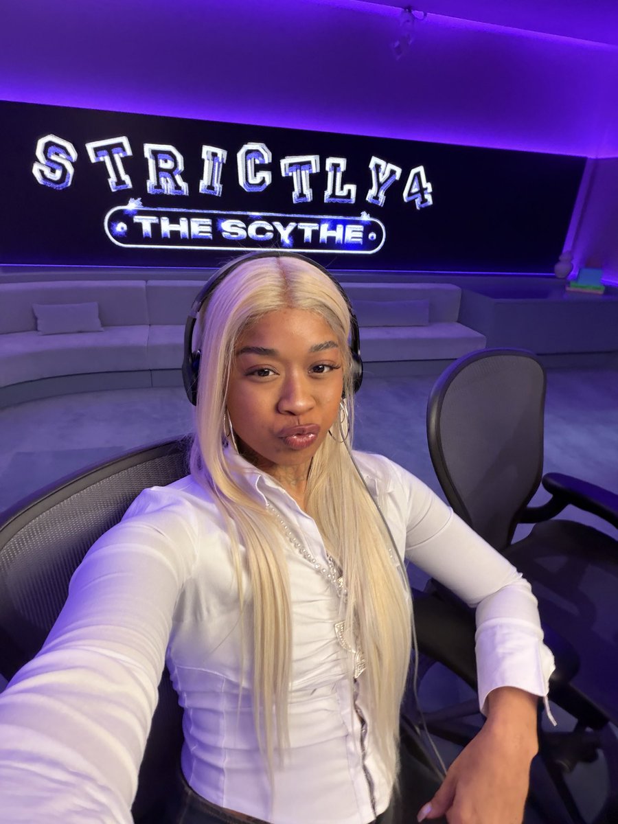 tiafreakyass tweet media