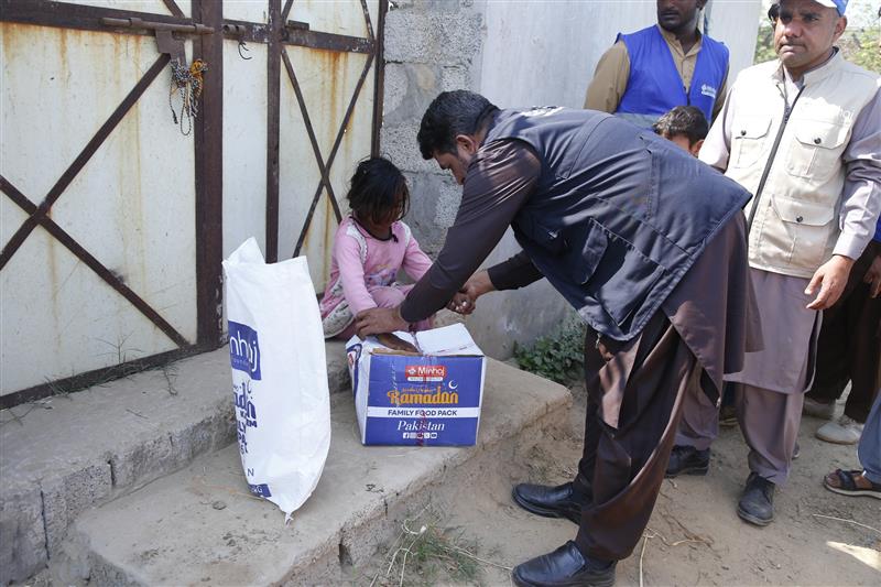 minhajwelfare's tweet photo. 🍱 Family food ration packs distributed in Jhelum, Pakistan, helping families prepare meals with dignity this Ramadan.
🤝 Made possible through your generosity.
🔗 https://t.co/uNK9tMBEkn
#MWF #Ramadan2026 #RamadanWithMWF #LightThePathToKindness #FoodRation #HelpFeed https://t.co/niCH0Vt4Jg