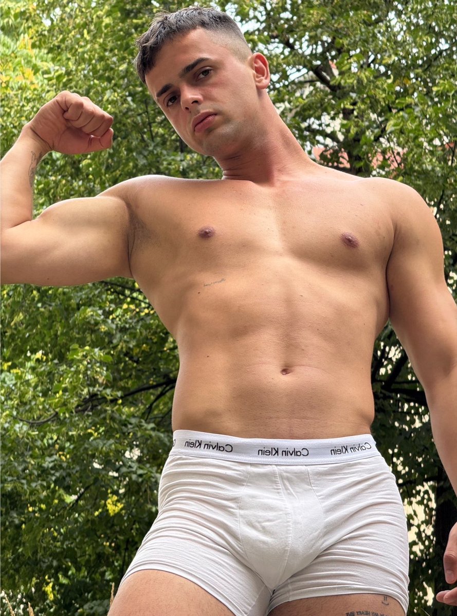 Hey im charlie tweet media