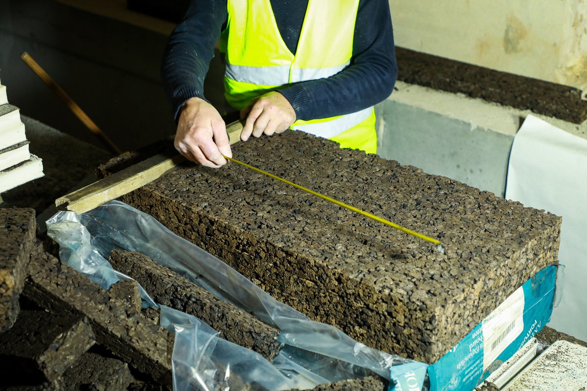 🌳 Sabias que um dos materiais mais inovadores do mundo… é português?
Na obra do futuro Viana STARTS, estamos a usar cortiça para ajudar a construir um espaço mais sustentável.♻️