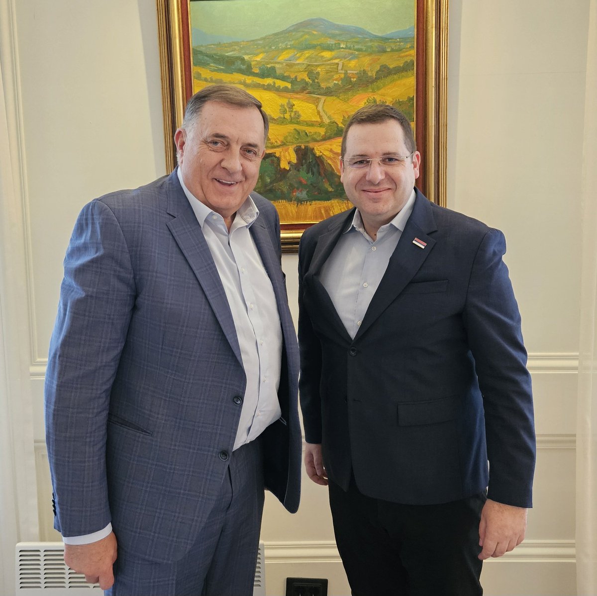 Као и послије сваке међународне активности, тако сам и послије успјешне посјете и великог броја важних састанака у Вашингтону и Будимпешти, прво разговарао са предсједником <a href="/MiloradDodik/">Милорад Додик</a>.

Јако смо задовољни позицијом Српске на међународној сцени!