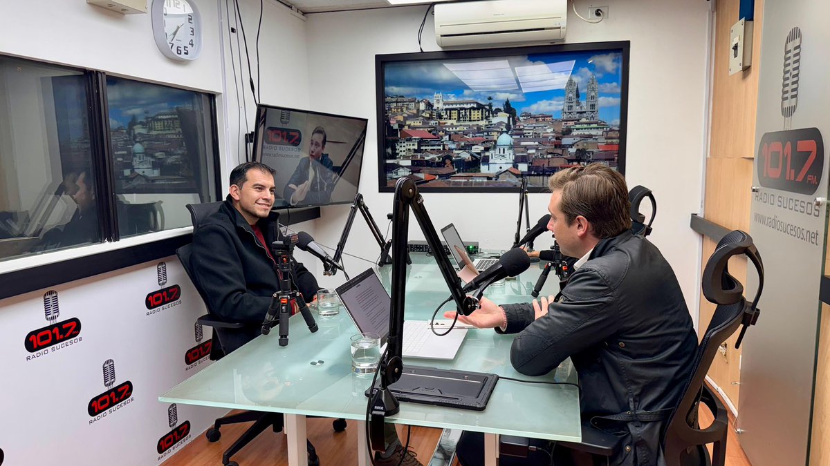 MinTrabajoEc's tweet photo. En entrevista con @radiosucesosec, el ministro @haburbano señaló que las dinámicas laborales han cambiado con la tecnología y las nuevas realidades de jóvenes y mujeres. Por ello, el Estado debe modernizar las normas para reducir la informalidad, transparentar las relaciones laborales y generar más empleo formal para los ecuatorianos. 
#ElNuevoEcuador