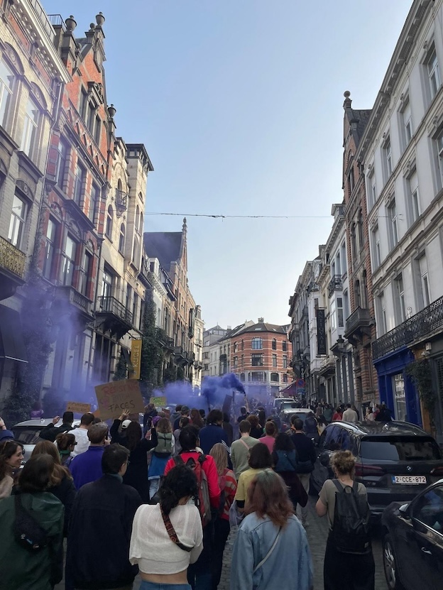 #Bruxelles ce 8 mars : Journée des Femmes ou journée des luttes pour un monde meilleur !? #8Mars #JournéeDesFemmes pressenza.com/fr/2026/03/bru…
