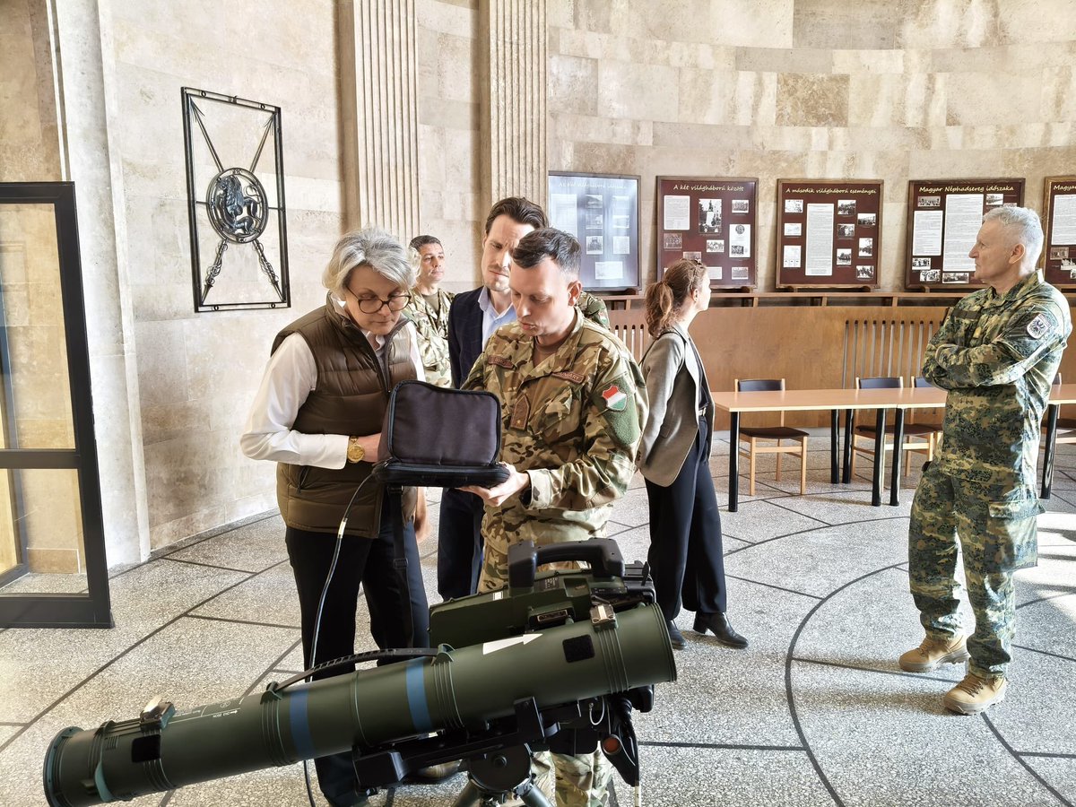 Astrid Harz tweet media