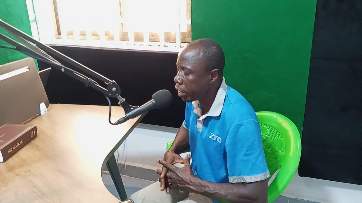 GalcomUSA's tweet image. Yesterday an ugly border incursion developed in Liberia, so nearby KIOO FM suspended programming, recruited local pastors and held an ON AIR prayer meeting for peace to prevail. Pls pray that God calms this situation fully. #GalcomUSA #Christianradio #missions #solarradios