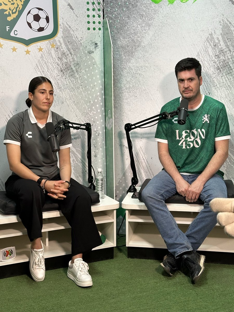 tv4deportes's tweet photo. "Agradecer a mi familia, porque sin ellos no estaría aquí. Ellos me levantaron mil veces cuando ya no quería", dijo Nicole Buenfil, jugadora del @clubleonfemenil en el programa El Club ⚽️🦁

Revive aquí la entrevista 👉
https://t.co/IiWY6DePbj 

#TransmitamosFelicidad #4Deportes https://t.co/obDj1xkg04