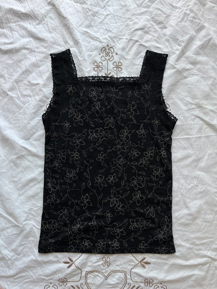 🤎 𝑙𝑙.𝐿𝑖𝑡𝑡𝑙𝑒_𝐿𝑎𝑐𝑒✿ 🤍𓈒 𓈒 
อก : 30-34
ยาว : 23
ตำหนิ : -
𝑷𝒓𝒊𝒄𝒆 :  𝟔𝟗 𝒃𝒂𝒉𝒕

#เสื้อผ้ามือสอง #ส่งต่อเสื้อผ้ามือสอง #ส่งต่อเสื้อผ้ามือสอง #เสื้อผ้าน่ารัก #สายเดี่ยวลูกไม้ #เสื้อผ้าy2k #เสื้อผ้ามือ2