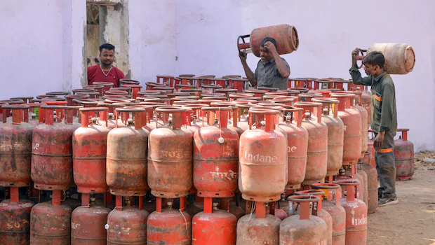 NDTVFood's tweet image. Sandwich Over Dosa-Vada, Bengaluru Restaurants Fall Back On Desi Jugaad Amid LPG Shortage
food.ndtv.com/news/sandwich-…
#LPGCrises #bengaluru #restaurants
