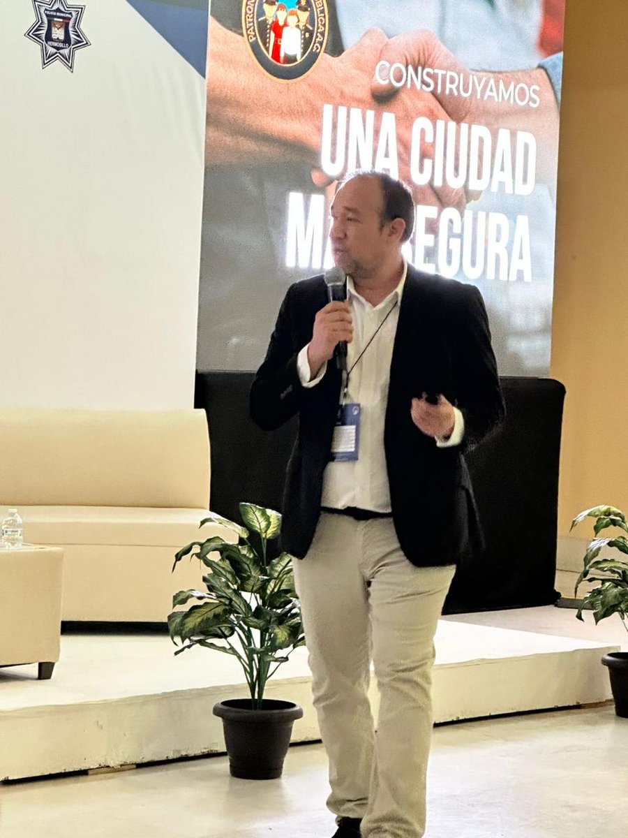 LuisOrtegaGo's tweet photo. Como director del Patronato Nacional de Seguridad Pública @PatronatoSegAC, me alegra ver como la sociedad civil se suma a mejorar la seguridad desde la dignificación del policía, en 2025 dimos un total de 12,883 apoyos siendo 5 mil ellos gracias a las mas de 150 patrocinadoras https://t.co/8zhH9yqLp4